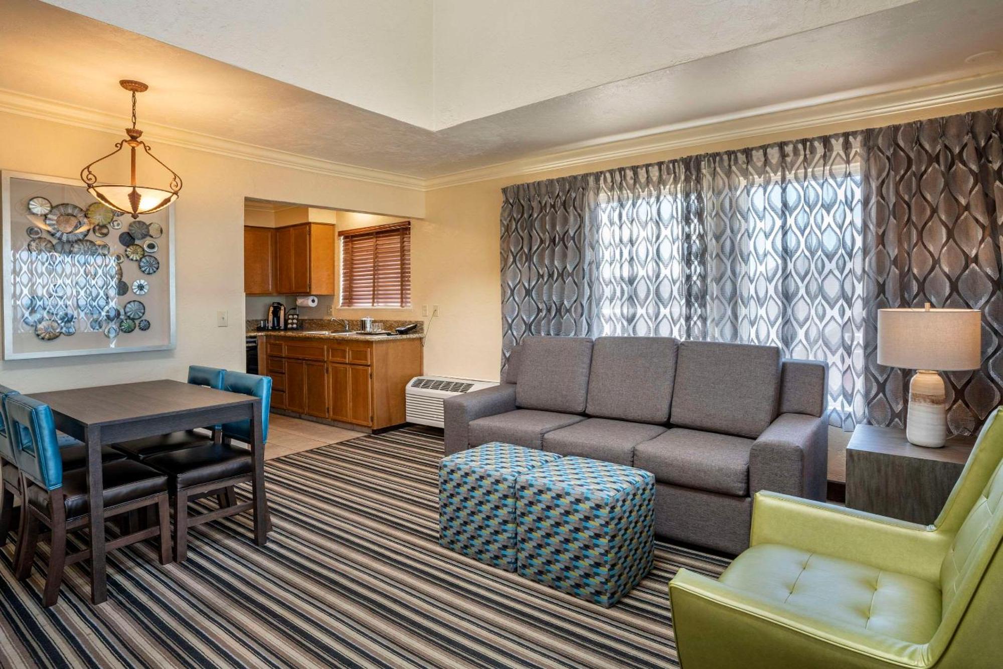 Lincoln Sands Oceanfront Resort, Ascend Hotel Collection Exterior photo