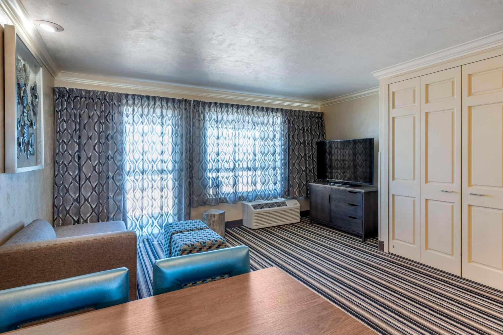 Lincoln Sands Oceanfront Resort, Ascend Hotel Collection Exterior photo